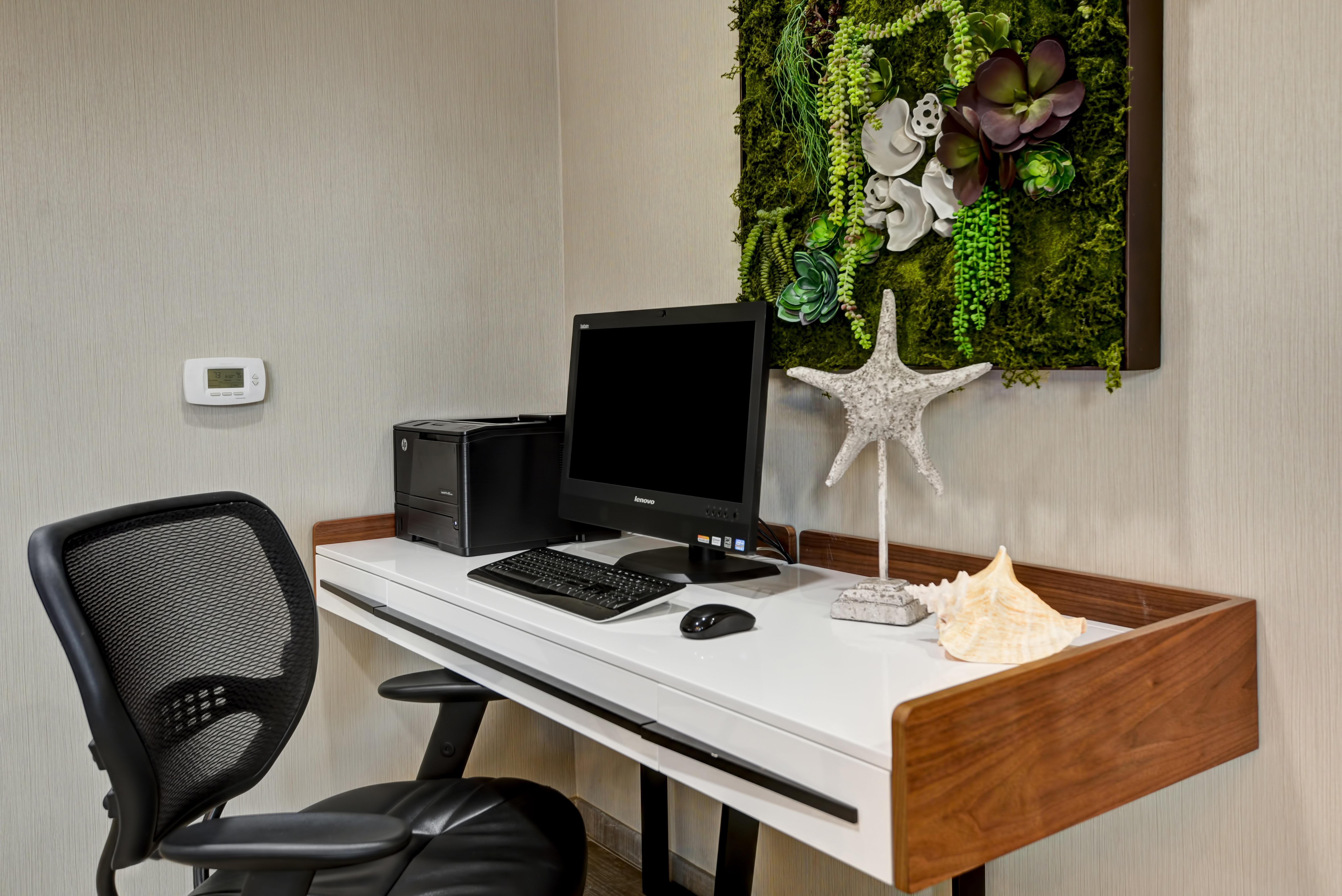 Holiday Inn Express Newport Beach By Ihg Exterior foto