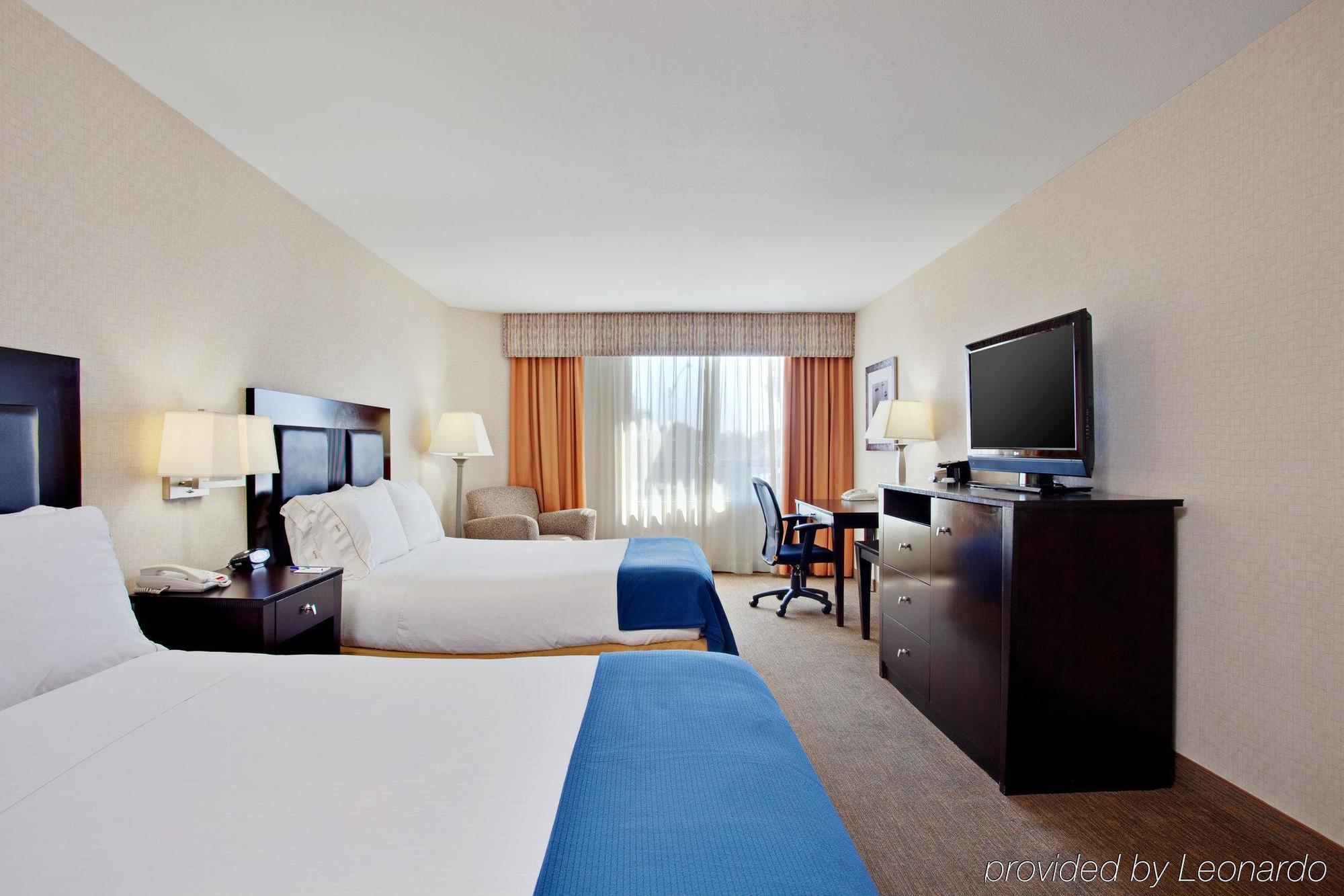 Holiday Inn Express Newport Beach By Ihg Exterior foto