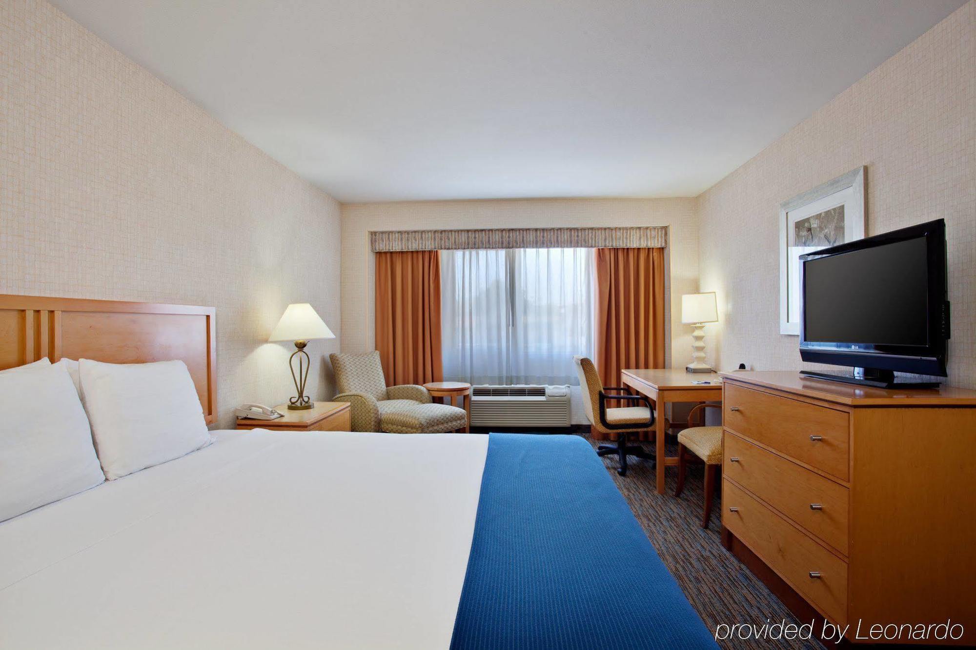 Holiday Inn Express Newport Beach By Ihg Exterior foto