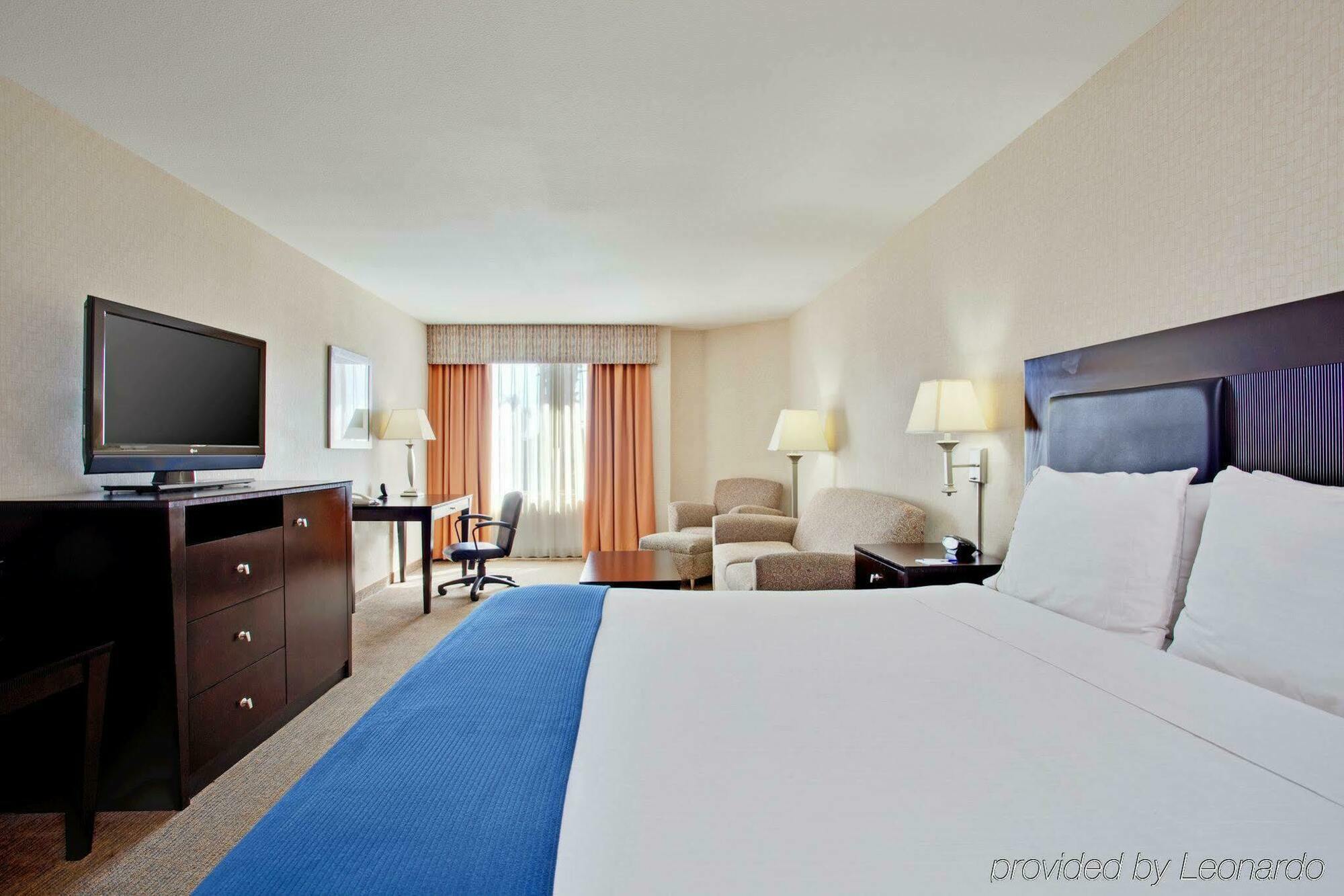 Holiday Inn Express Newport Beach By Ihg Exterior foto